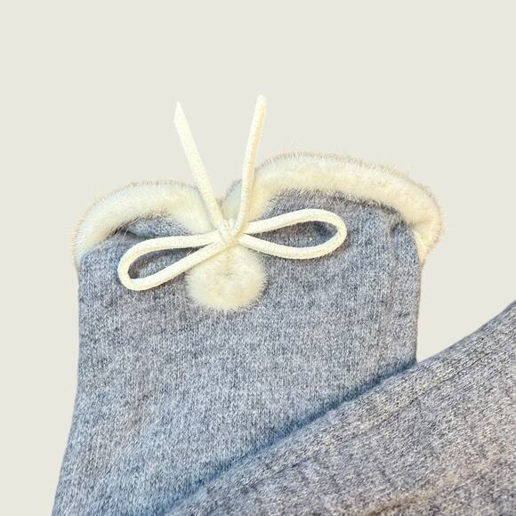 Blue White Fur Cuff Bow Touch Screen Gloves Medium - Picture 10 of 10